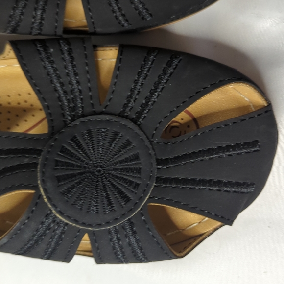 Black Lightweight Sandal - Picture 11 of 12